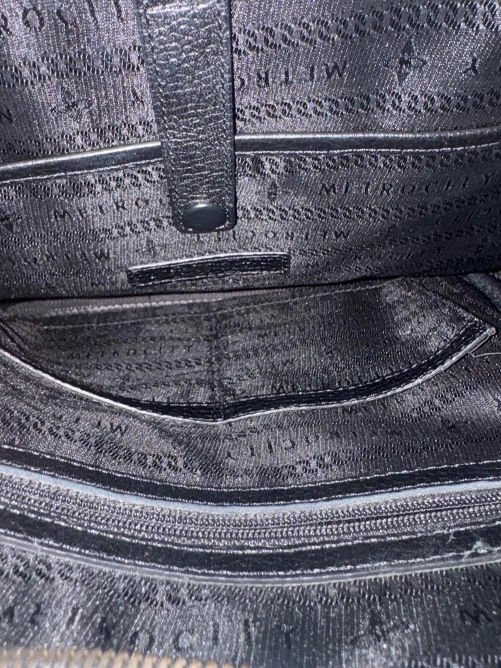 Metrocity Women's Black Embossed Leather Backpack - Picture 5 of 7